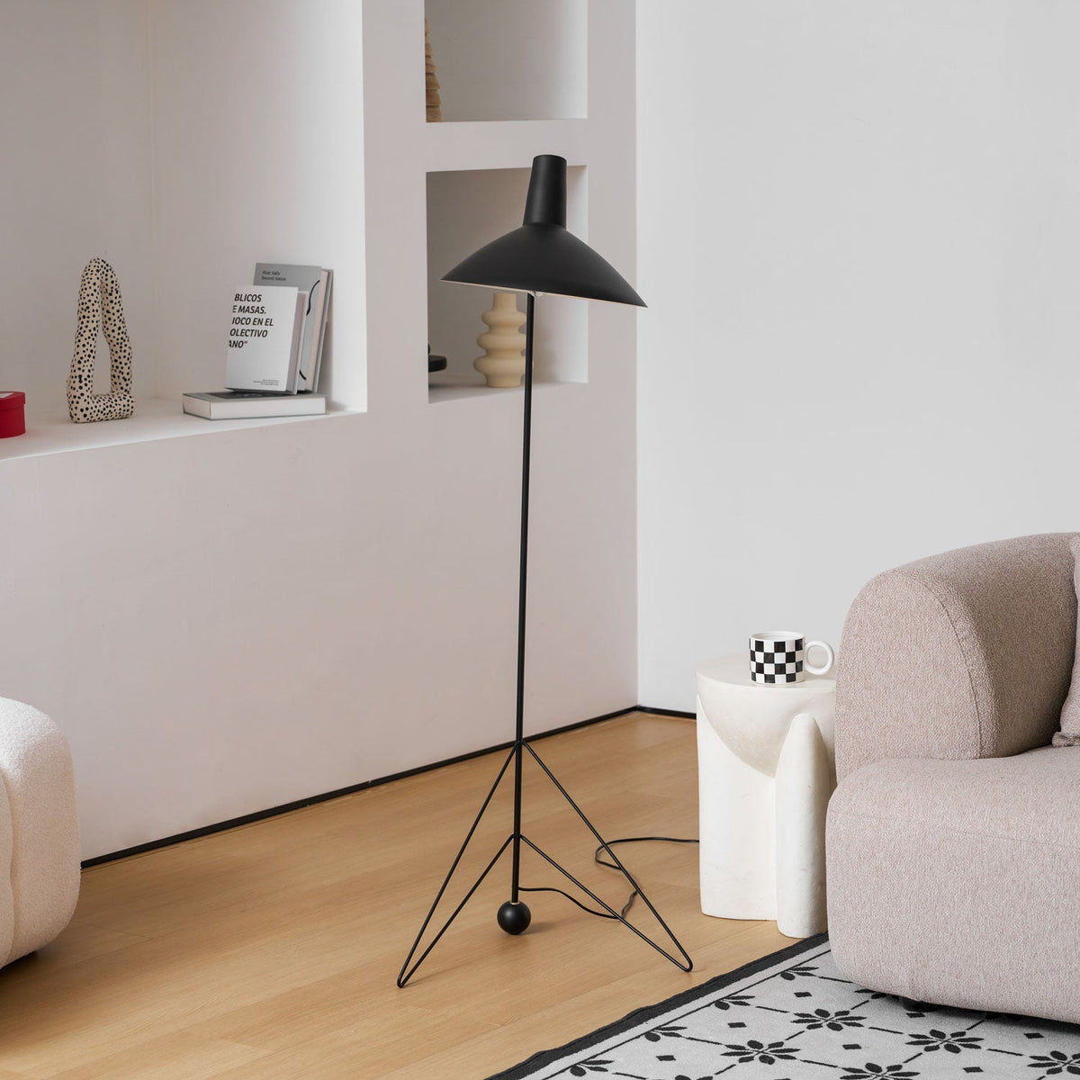 svelte-noir-floor-lamp