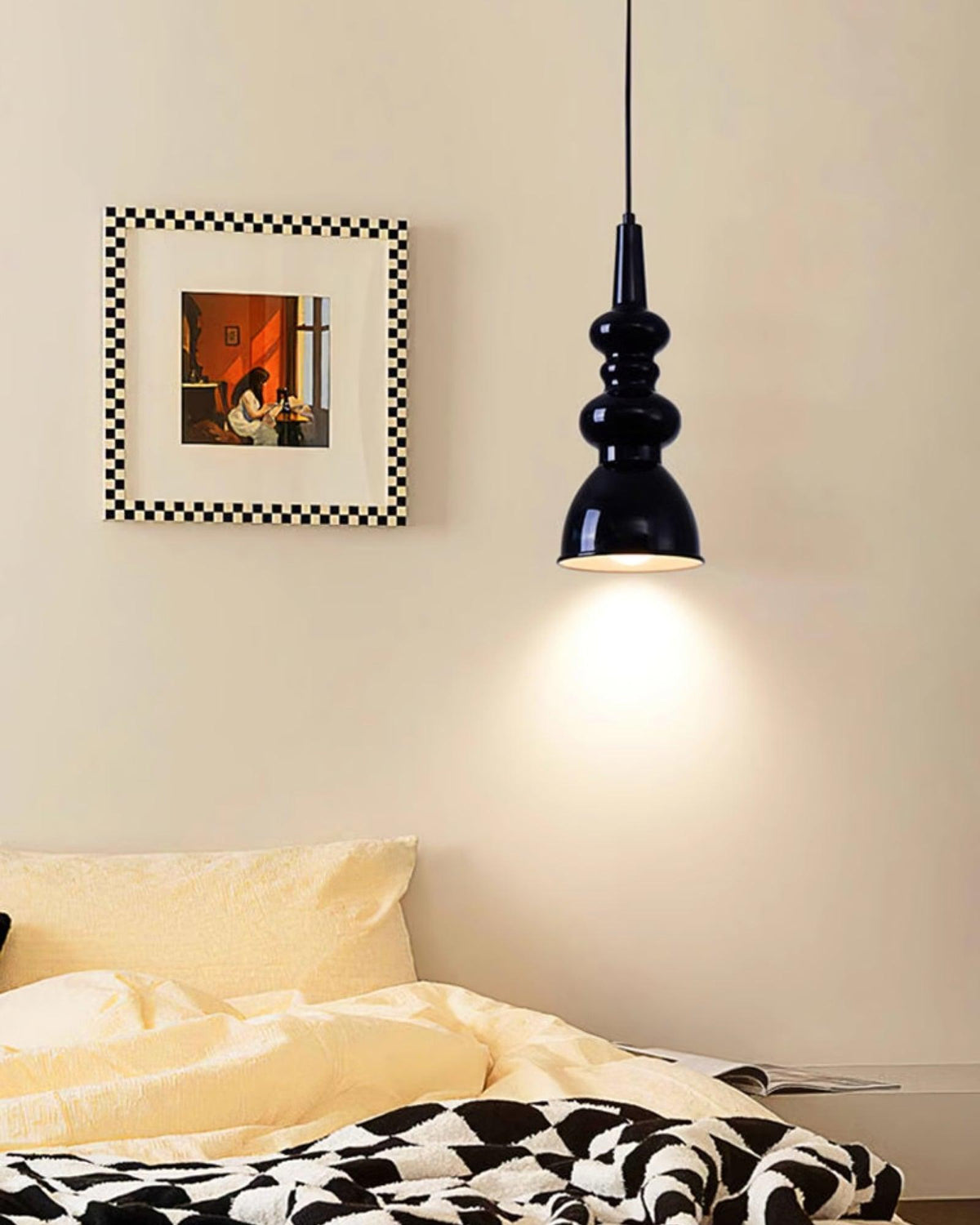 svelte-noir-pendant-light