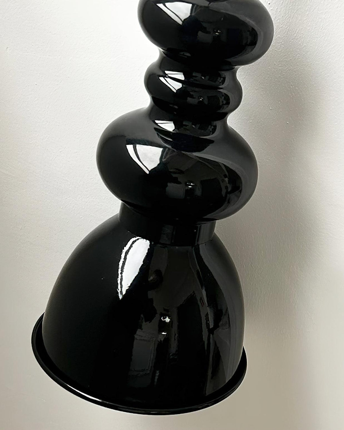 svelte-noir-pendant-light