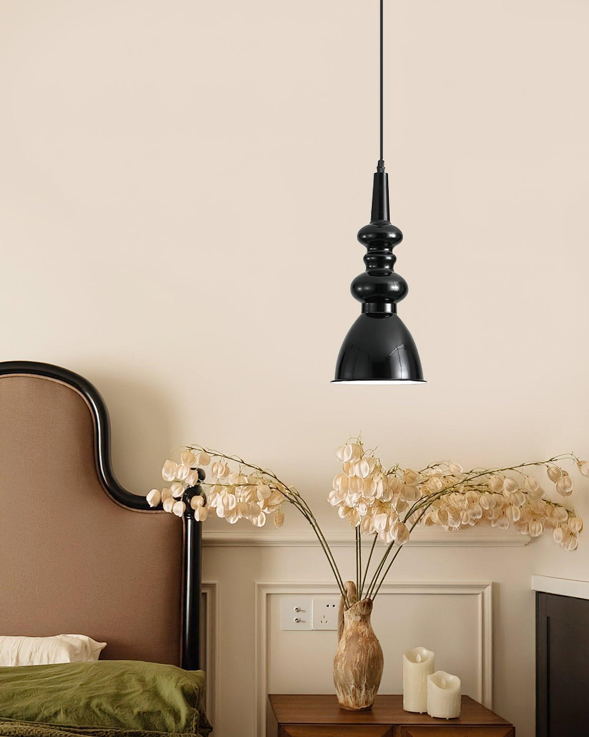 svelte-noir-pendant-light