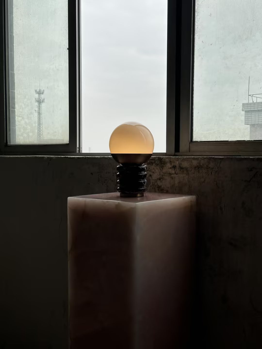 sylvia-table-lamp