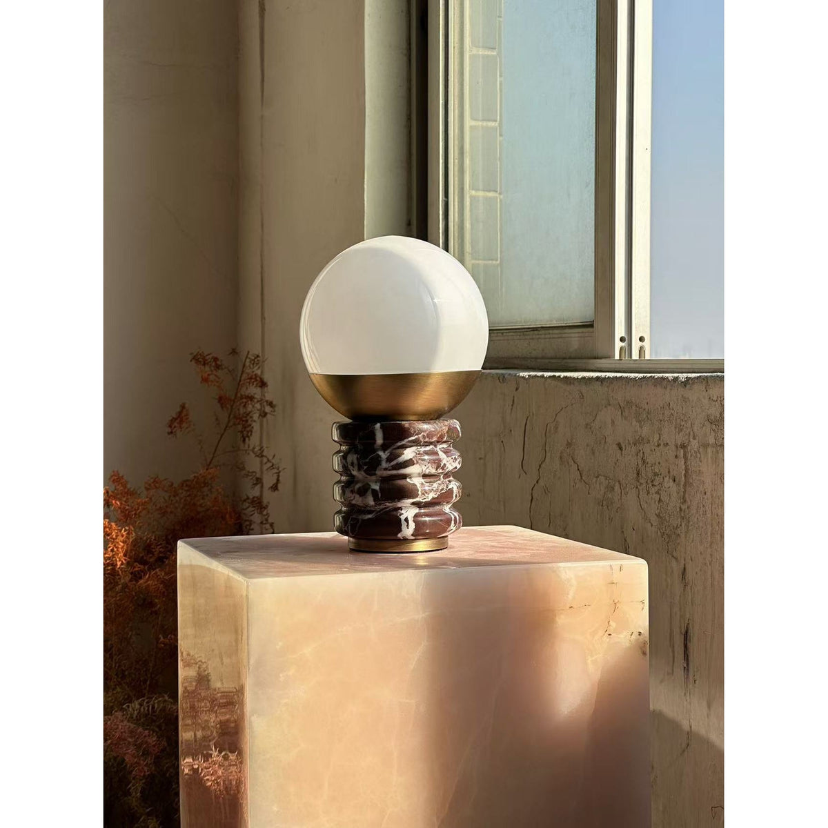 sylvia-table-lamp