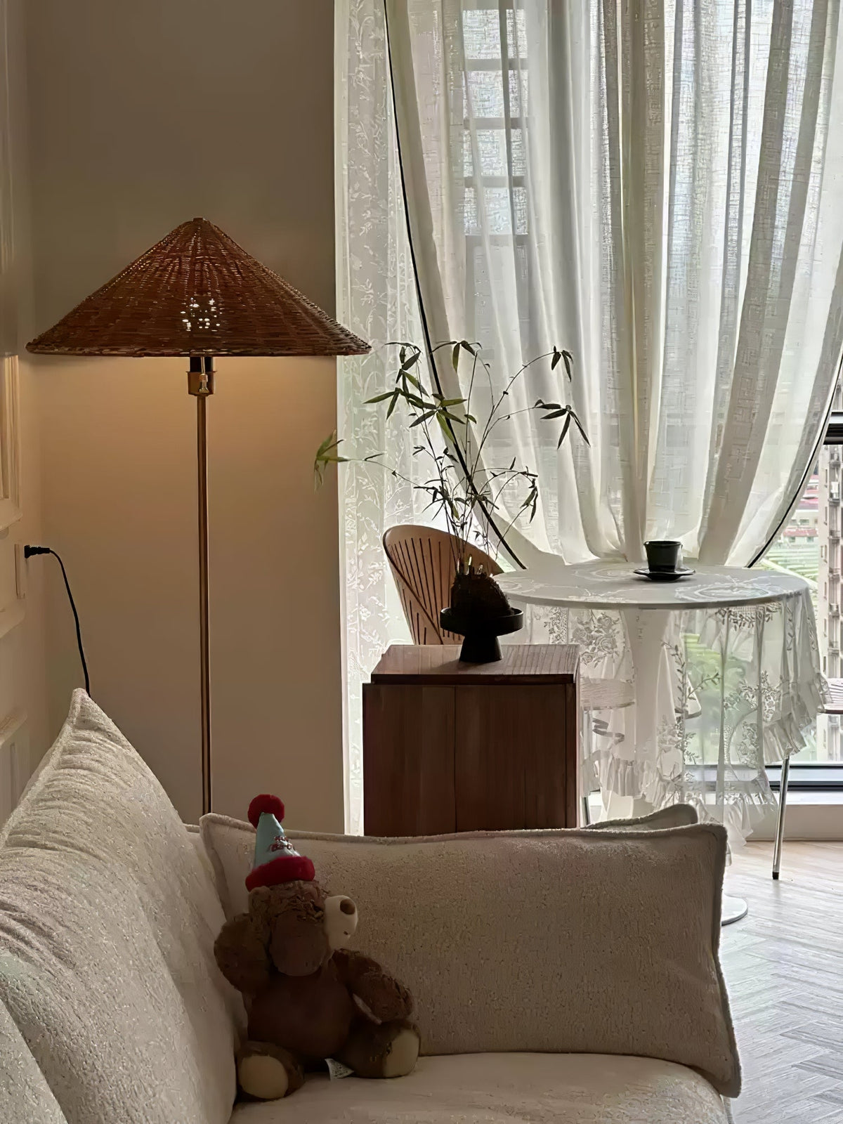 Tansu Rattan Floor Lamp with Marble Base – Modern Asian-Inspired Lighting for Living Room & Bedroom