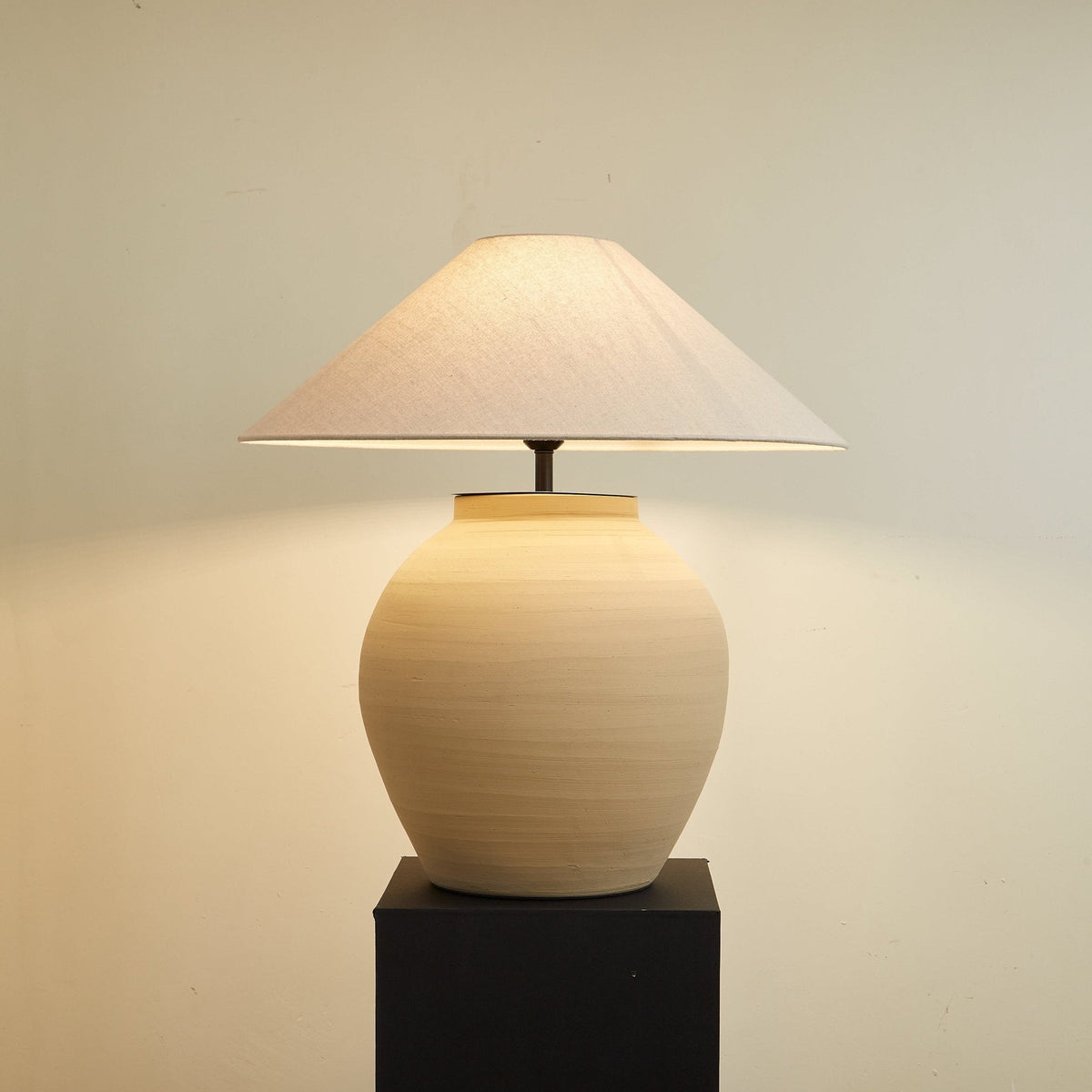 Tera Table Lamp in Terracotta and Linen – Modern Ceramic Table Light