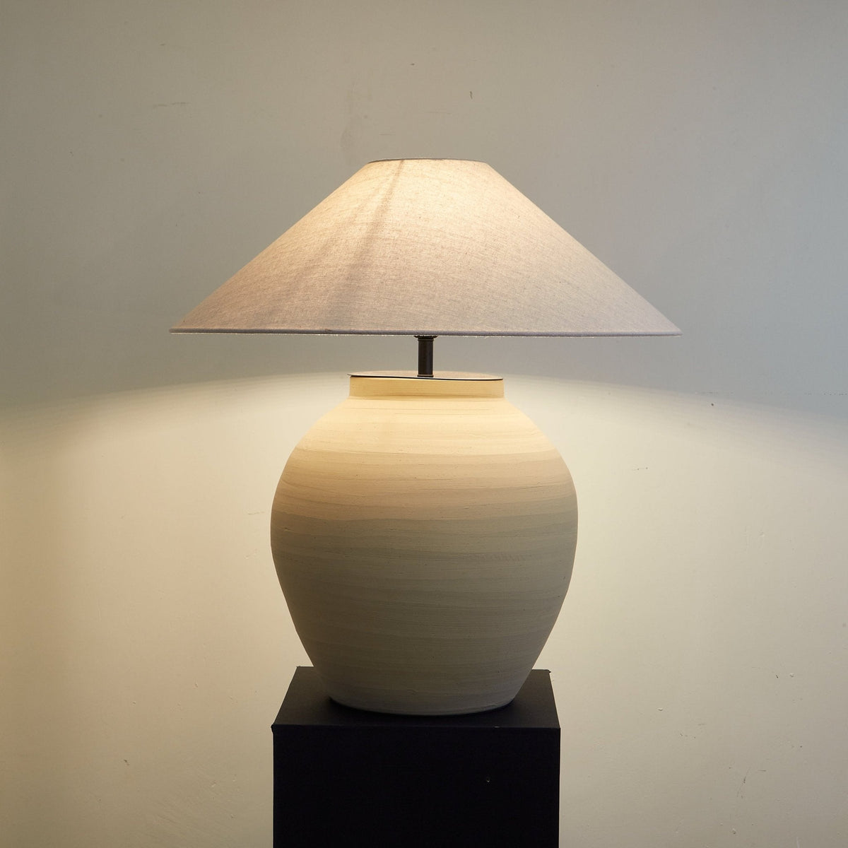 Tera Table Lamp in Terracotta and Linen – Modern Ceramic Table Light