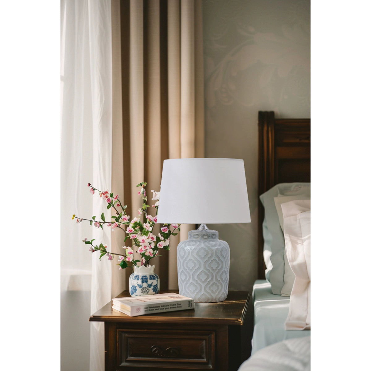 textured-jar-table-lamp