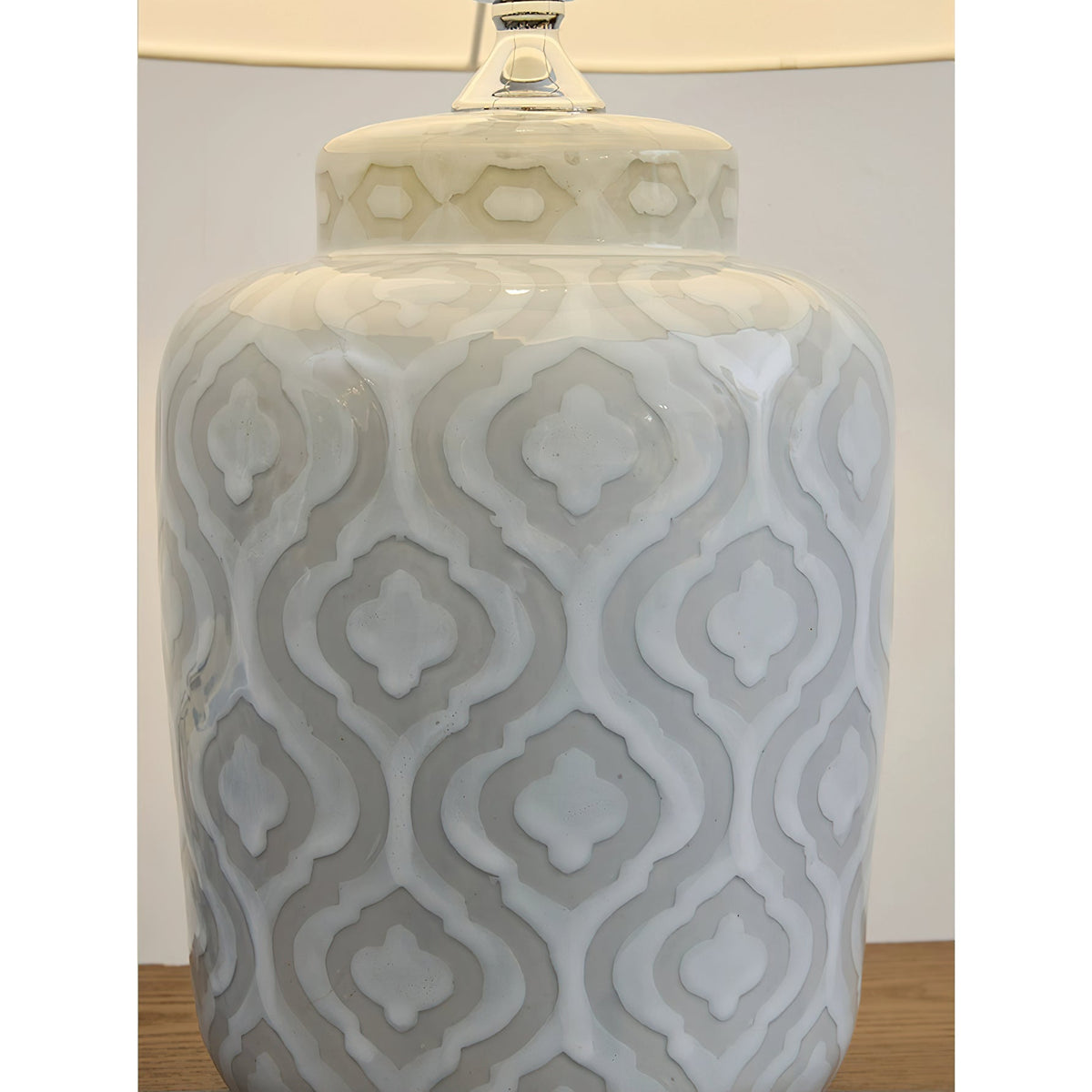 textured-jar-table-lamp