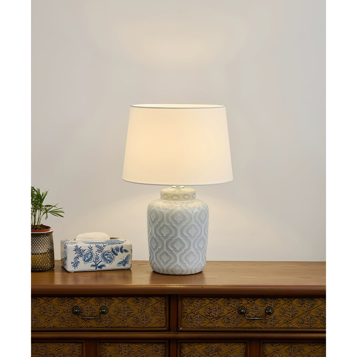 textured-jar-table-lamp