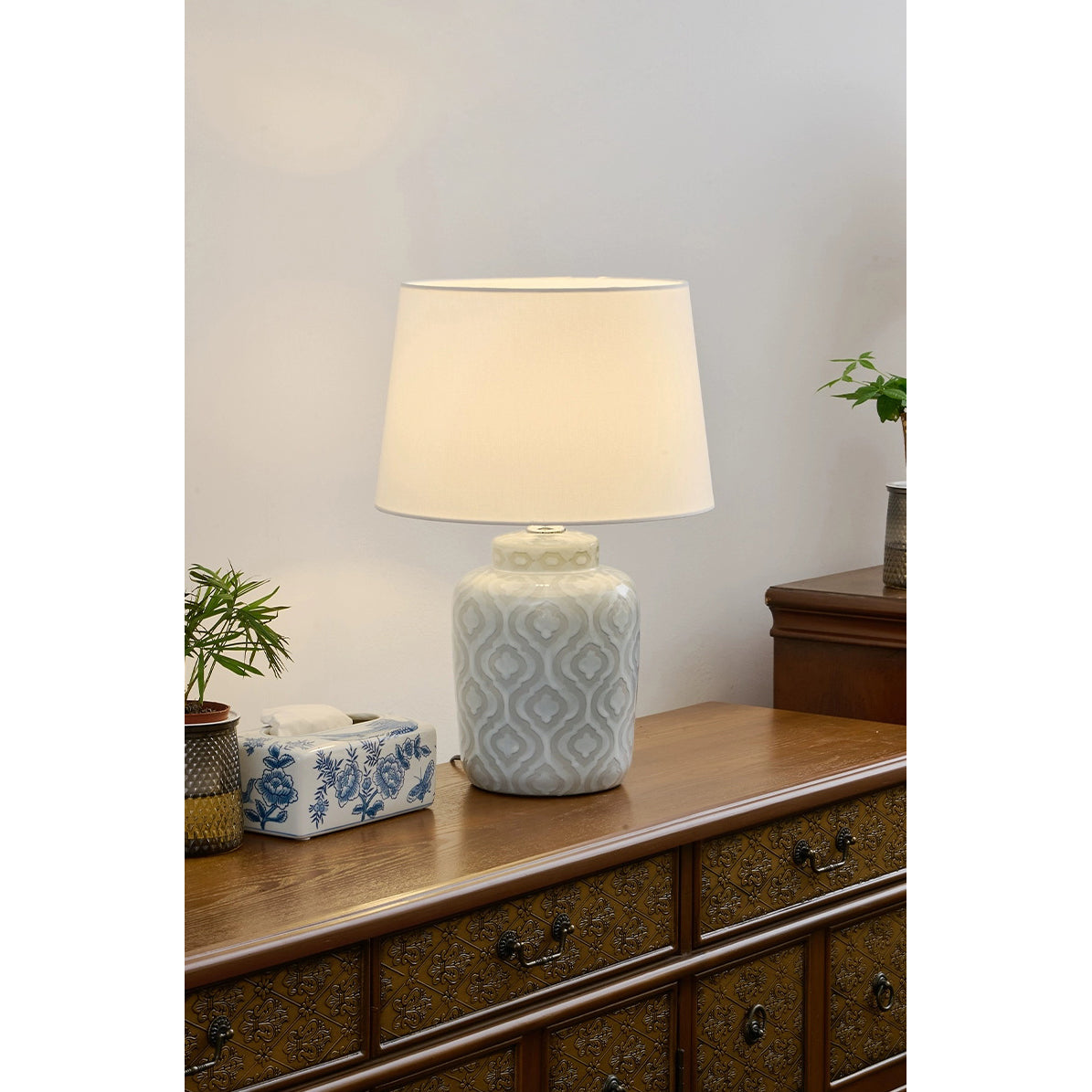textured-jar-table-lamp