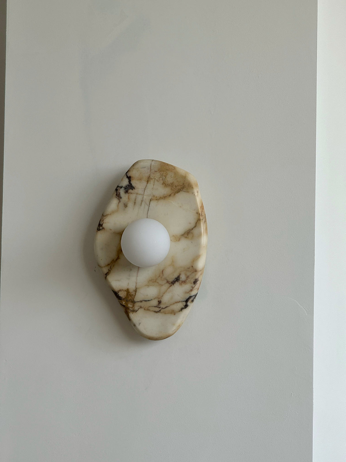 textured-marble-wall-lamp