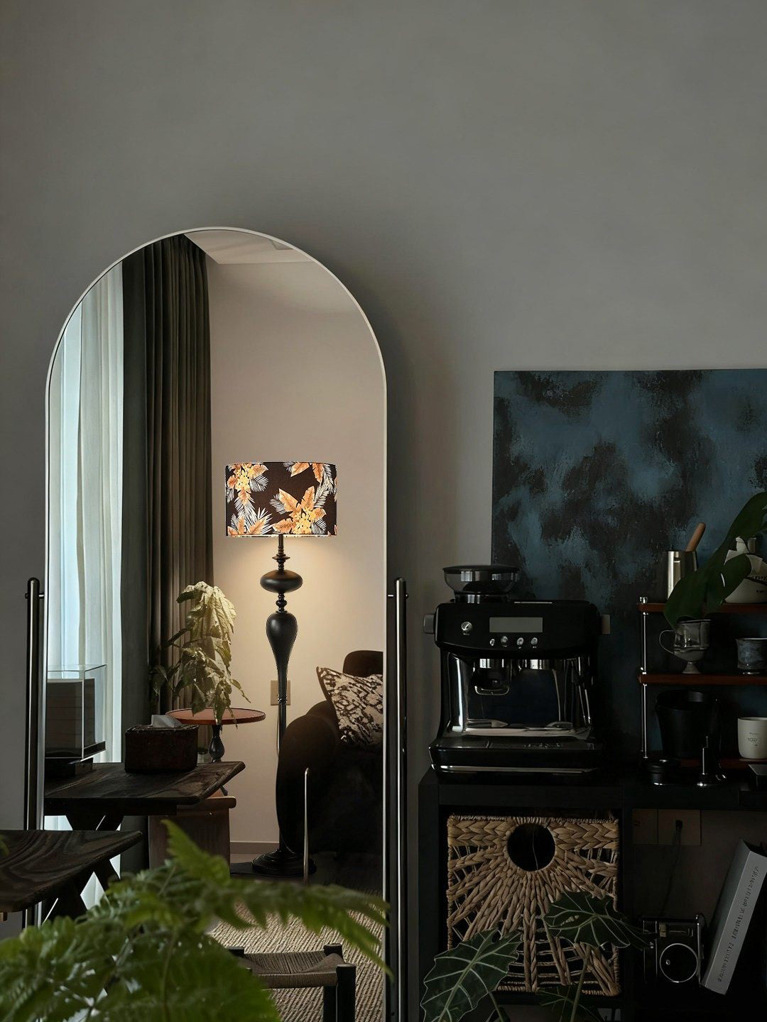 thaddeus-floor-lamp