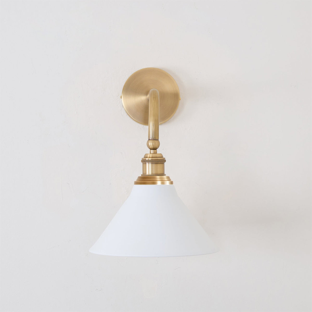 Bridgemont Wall Sconce – Modern Brass Wall Light for Bedroom & Living Room