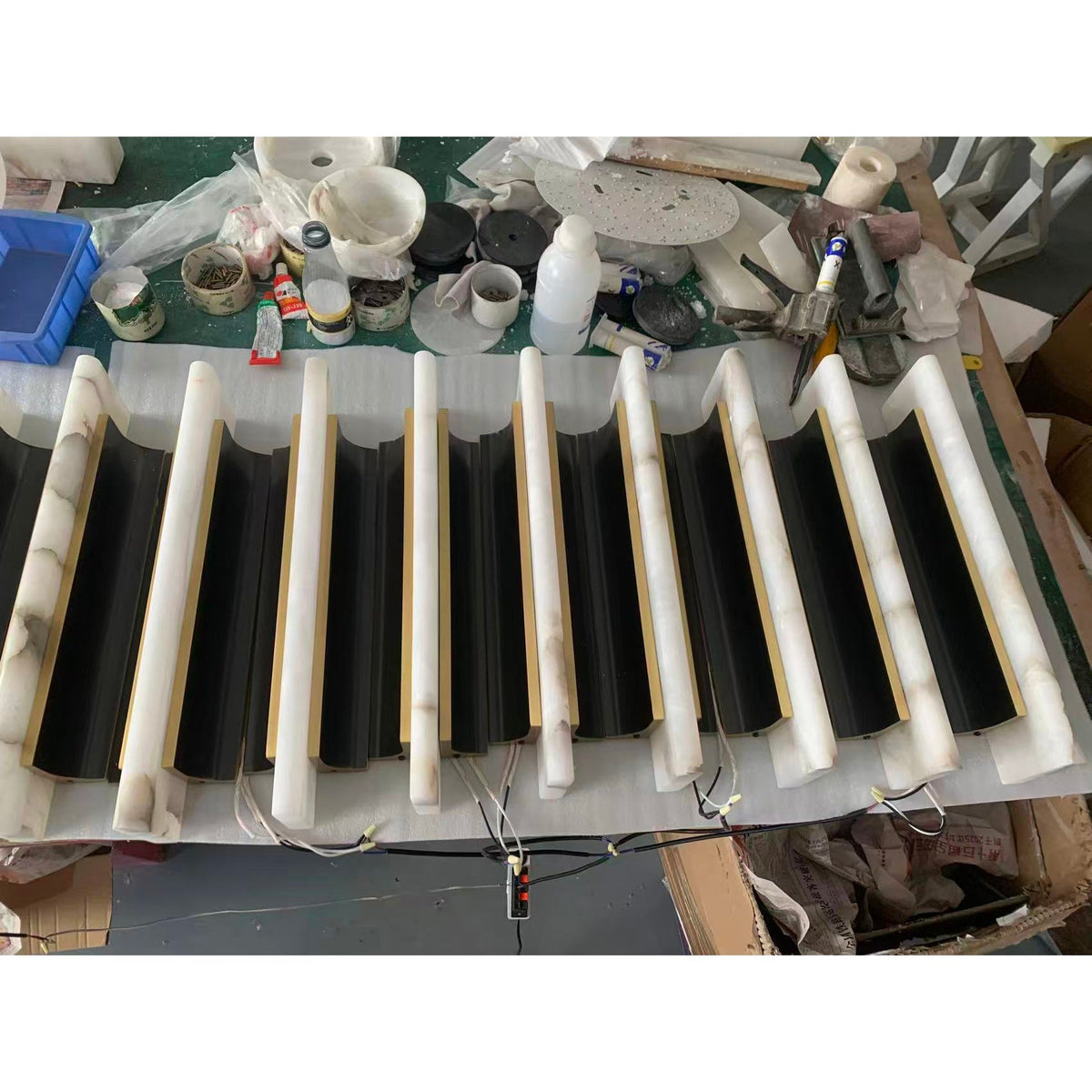 timide-alabaster-wall-lamp