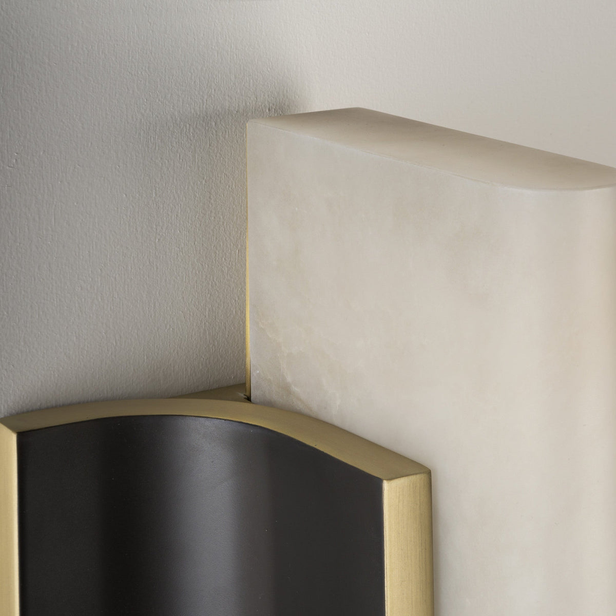 timide-alabaster-wall-lamp