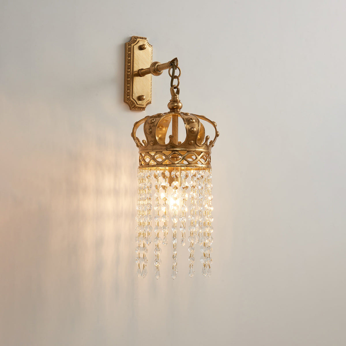 timon-brass-crown-wall-lamp