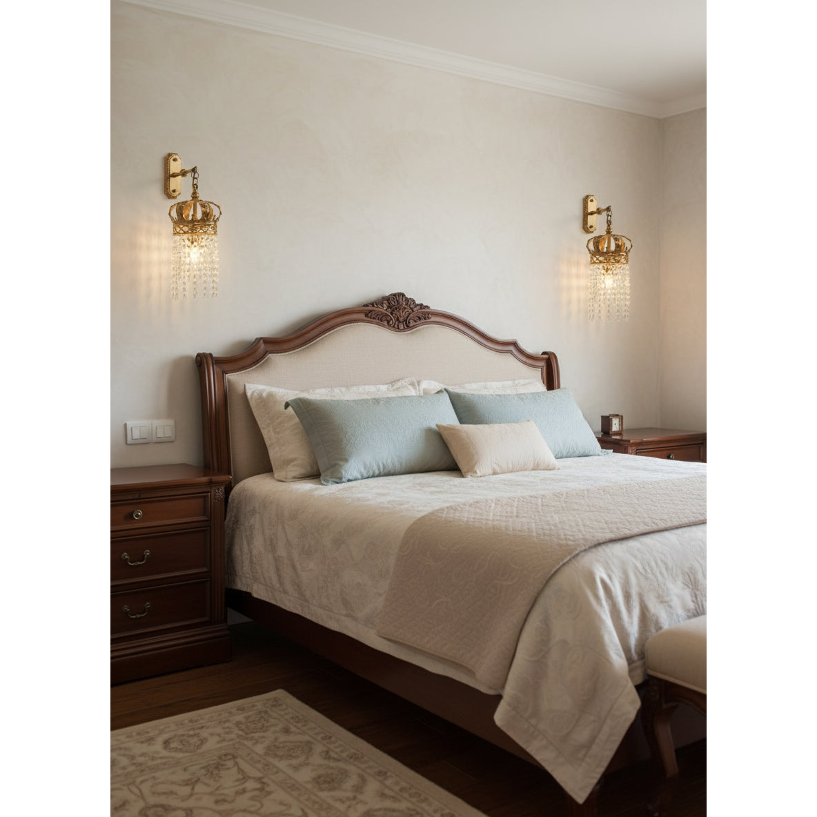 timon-brass-crown-wall-lamp