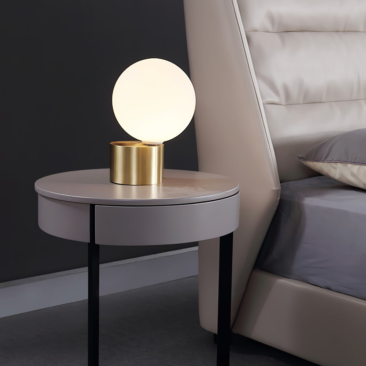 Tip Of The Tongue Table Lamp
