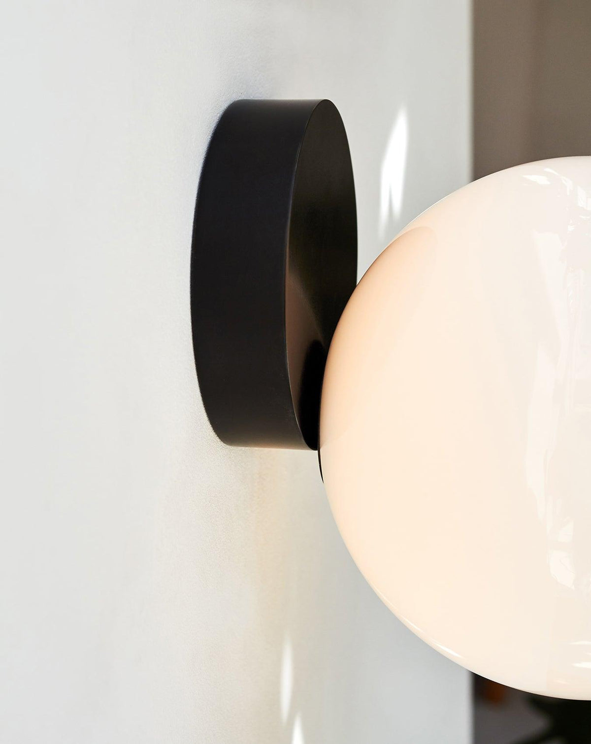 Tip Of The Tongue Wall Lamp