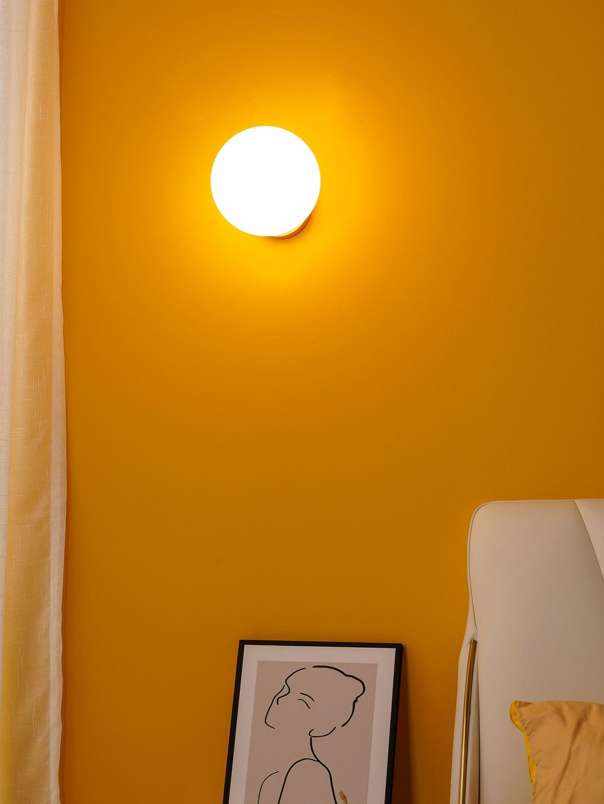 Tip Of The Tongue Wall Lamp