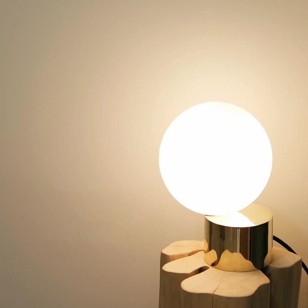 Tip Of The Tongue Table Lamp
