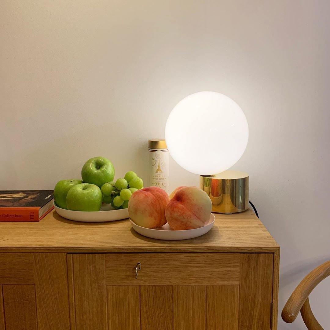 Tip Of The Tongue Table Lamp