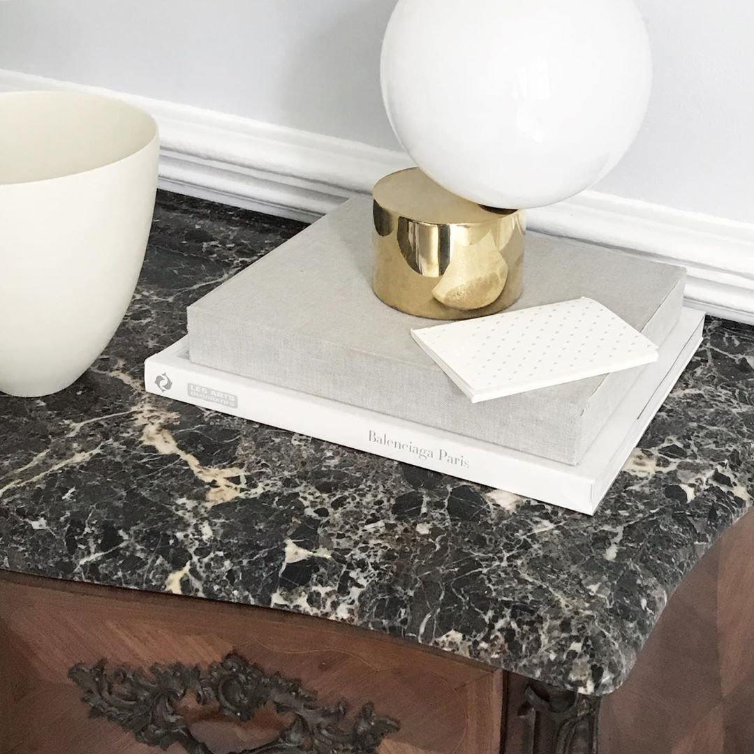 Tip Of The Tongue Table Lamp