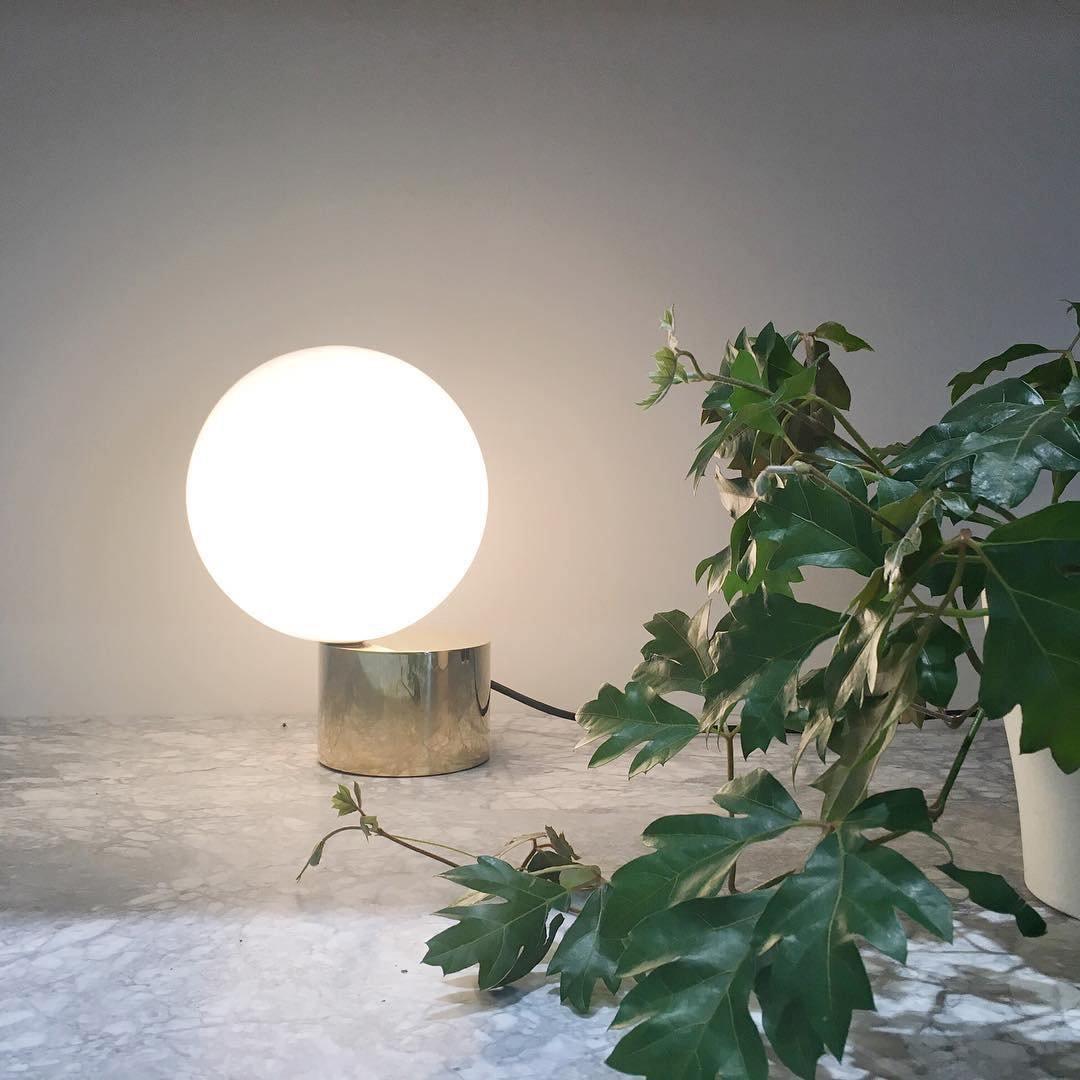 Tip Of The Tongue Table Lamp