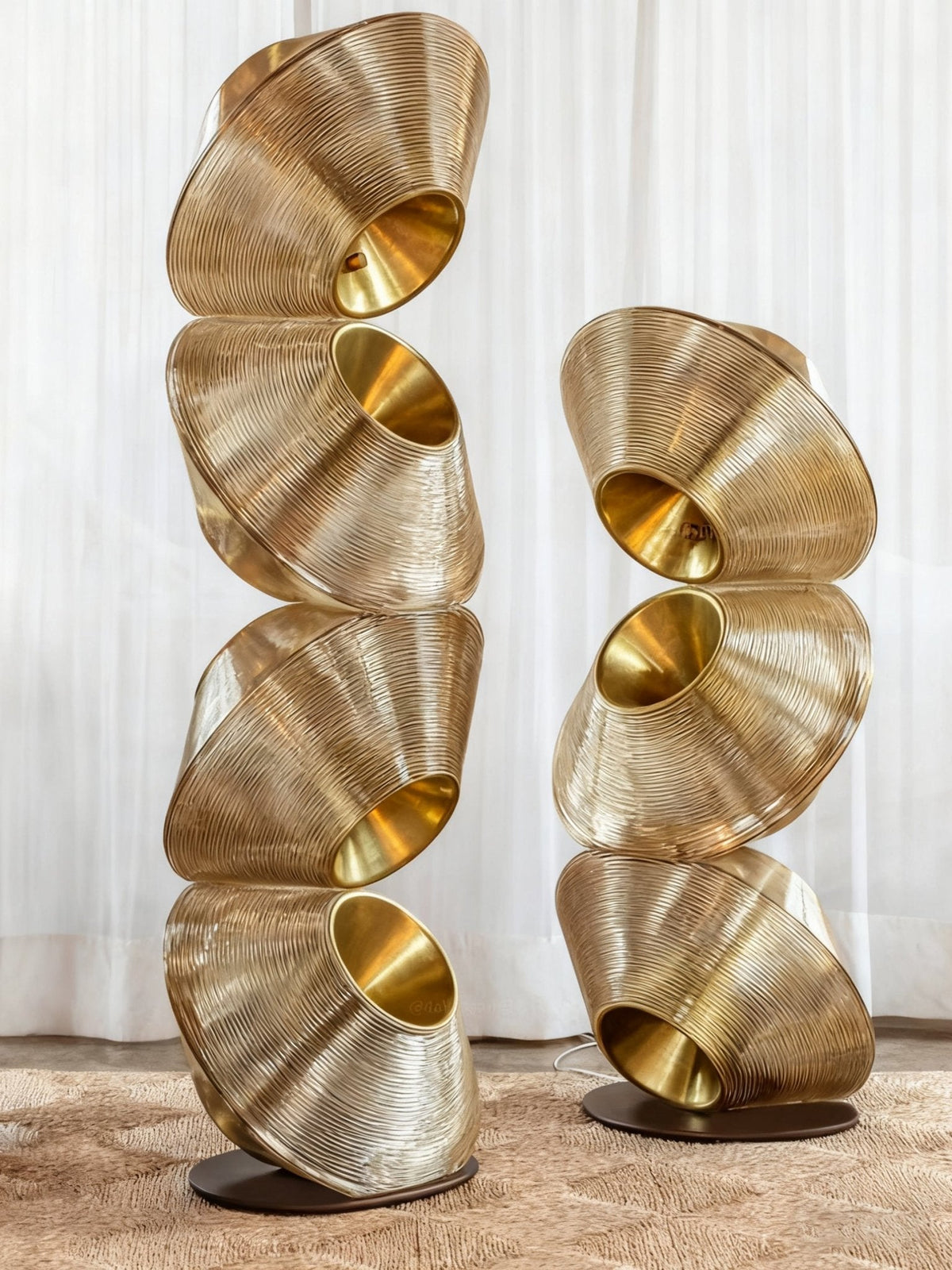 Tol Floor Lamp — Sculptural Gold Resin Totem, Modern LED Floor Light