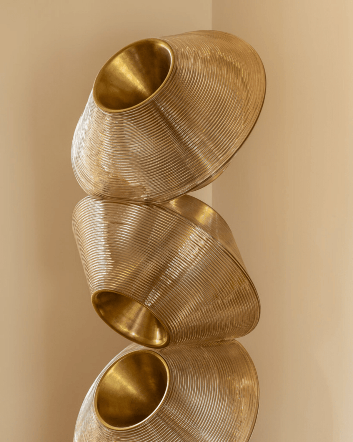 Tol Floor Lamp — Sculptural Gold Resin Totem, Modern LED Floor Light