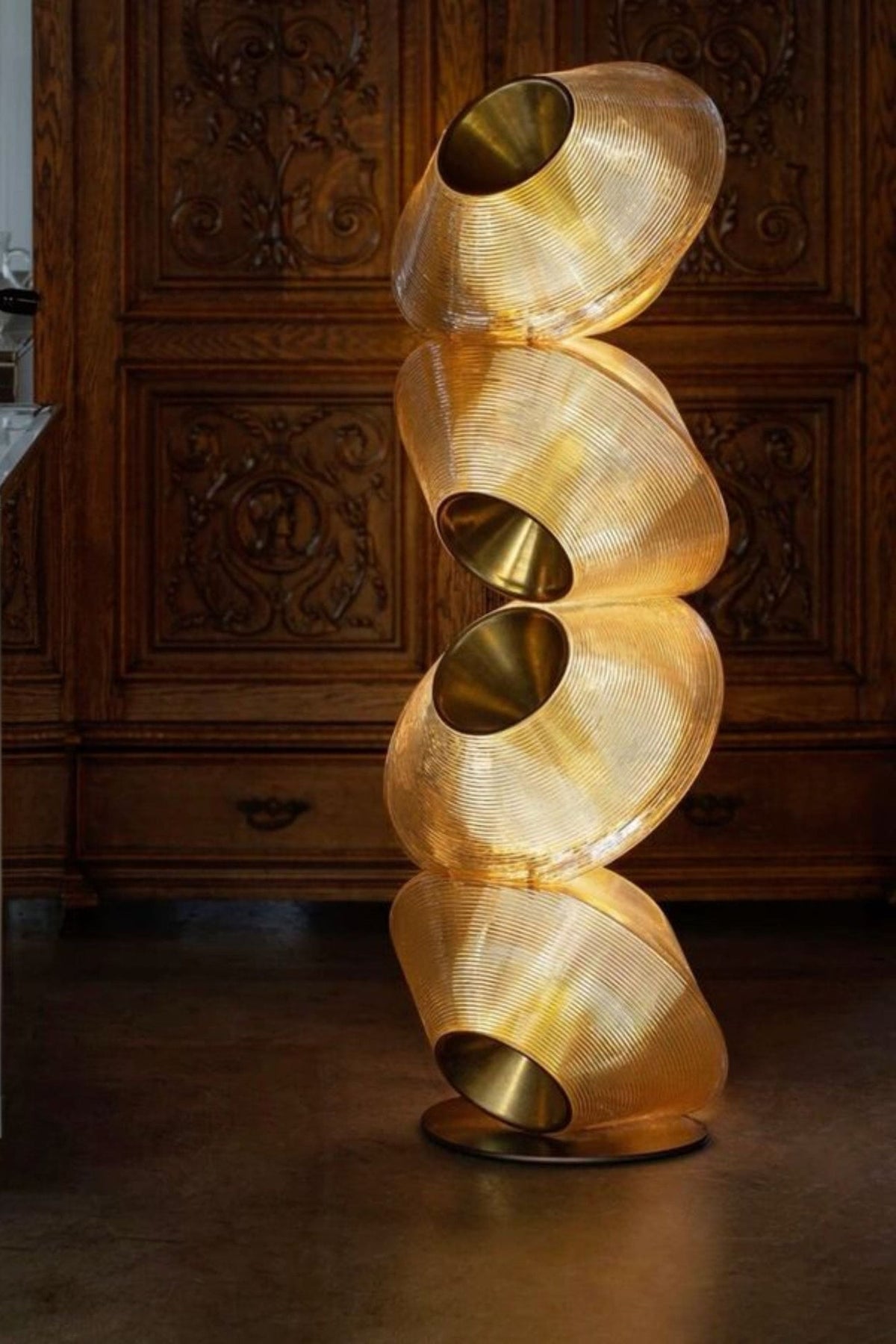 Tol Floor Lamp — Sculptural Gold Resin Totem, Modern LED Floor Light