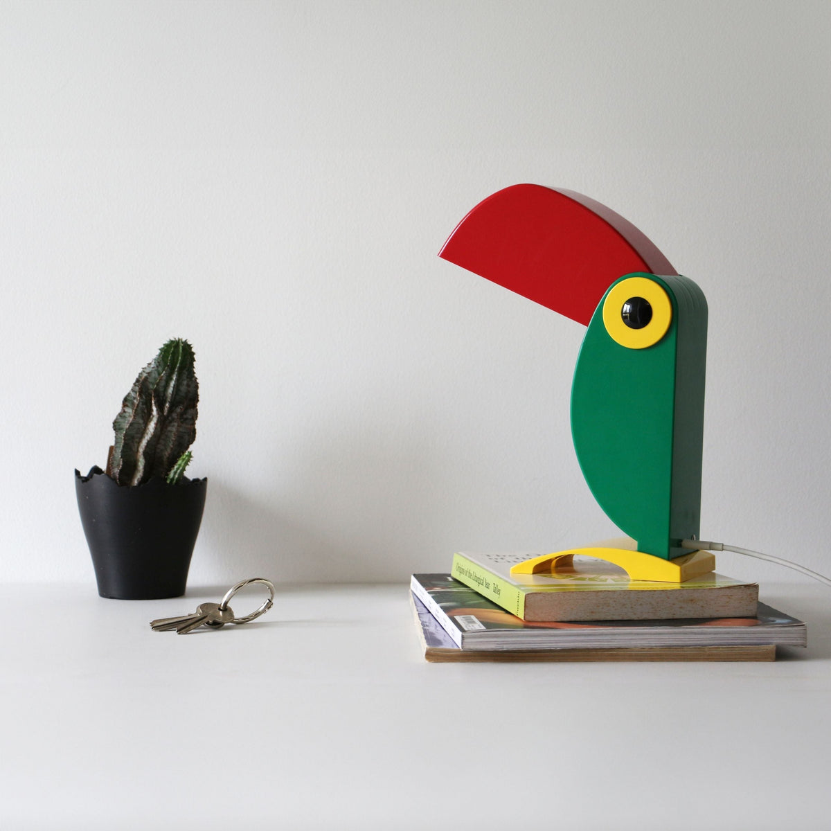toucan-table-lamp-built-in-battery