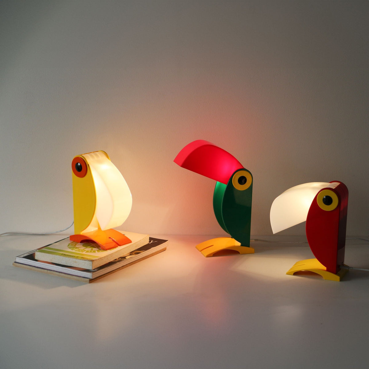 toucan-table-lamp-built-in-battery