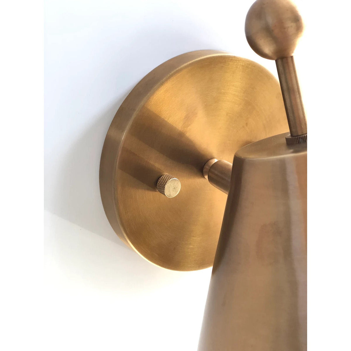 traatten-wall-lamp