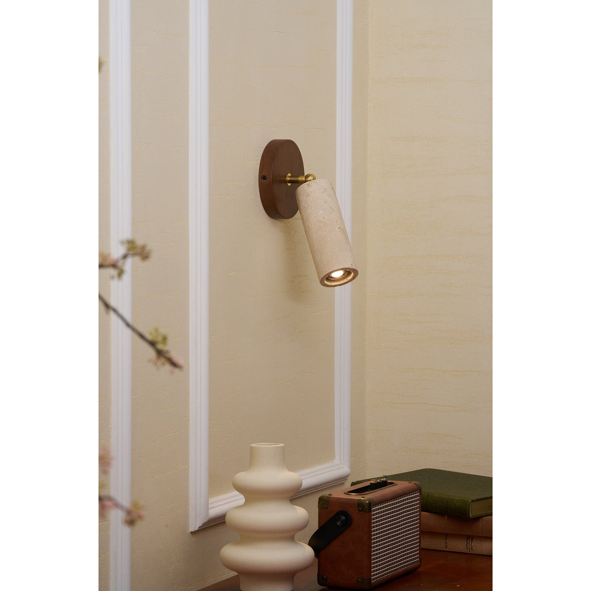 travertine-mireille-wall-lamp