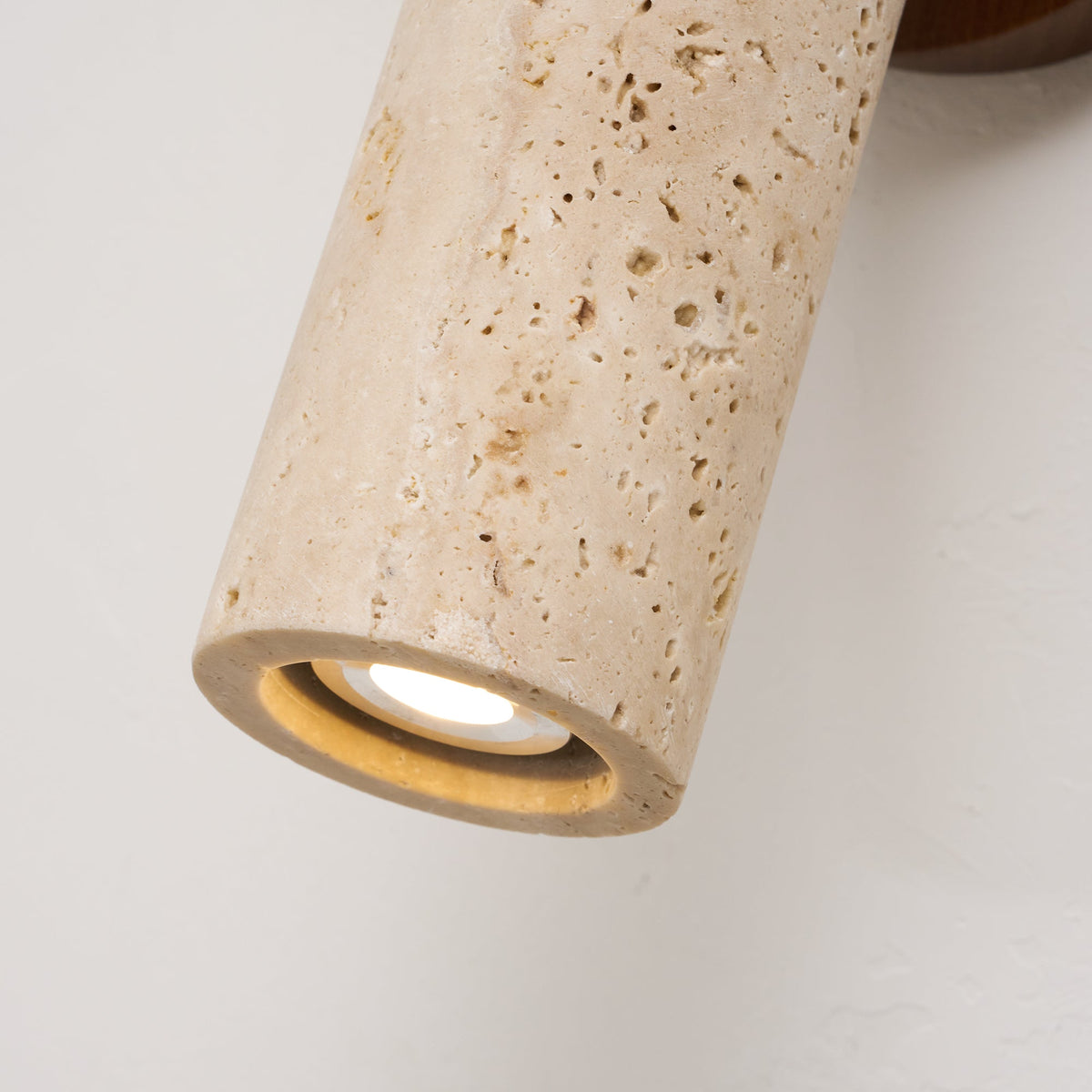 travertine-mireille-wall-lamp