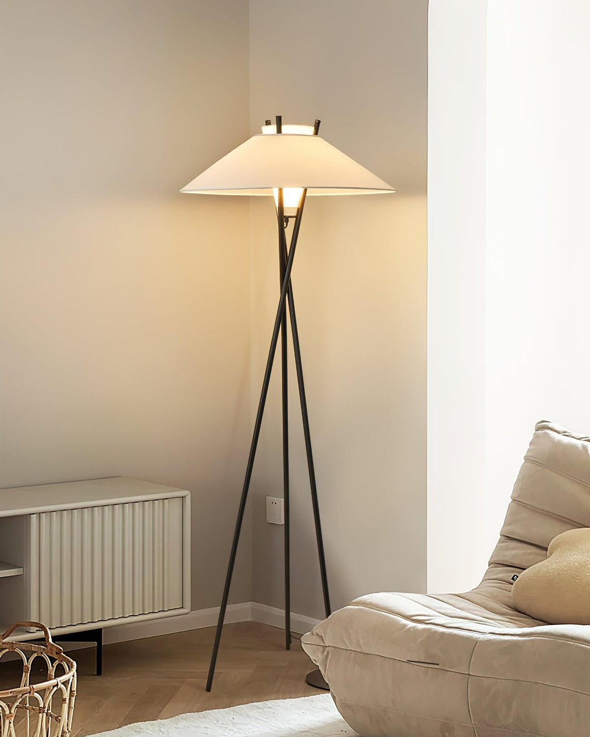 tripod-cap-floor-lamp