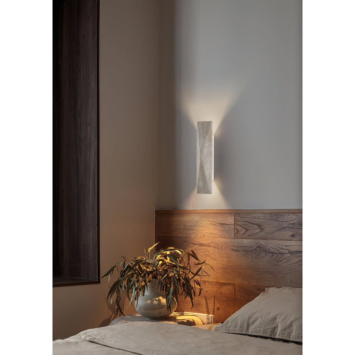 tropez-travertine-wall-lamp