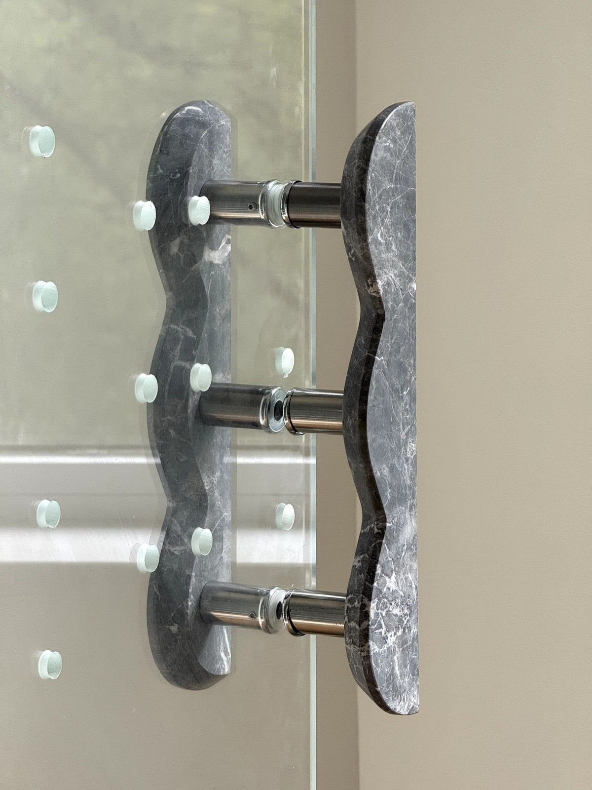 Sculptural Marble Twin-Curve Pull Handle for Cabinetry and Furniture