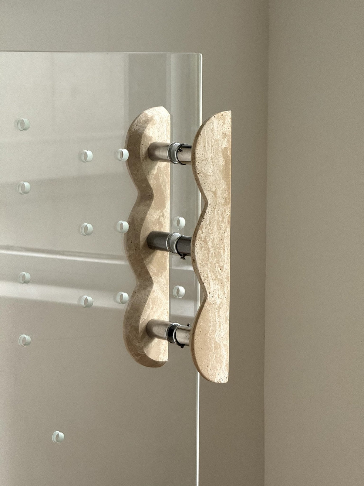 Sculptural Marble Twin-Curve Pull Handle for Cabinetry and Furniture
