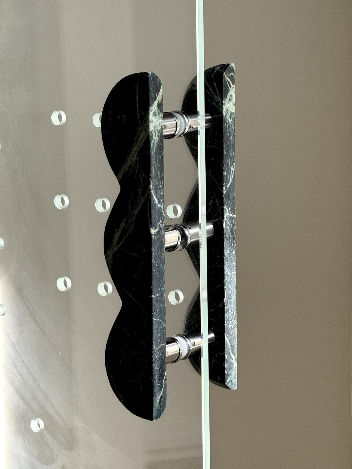 Sculptural Marble Twin-Curve Pull Handle for Cabinetry and Furniture