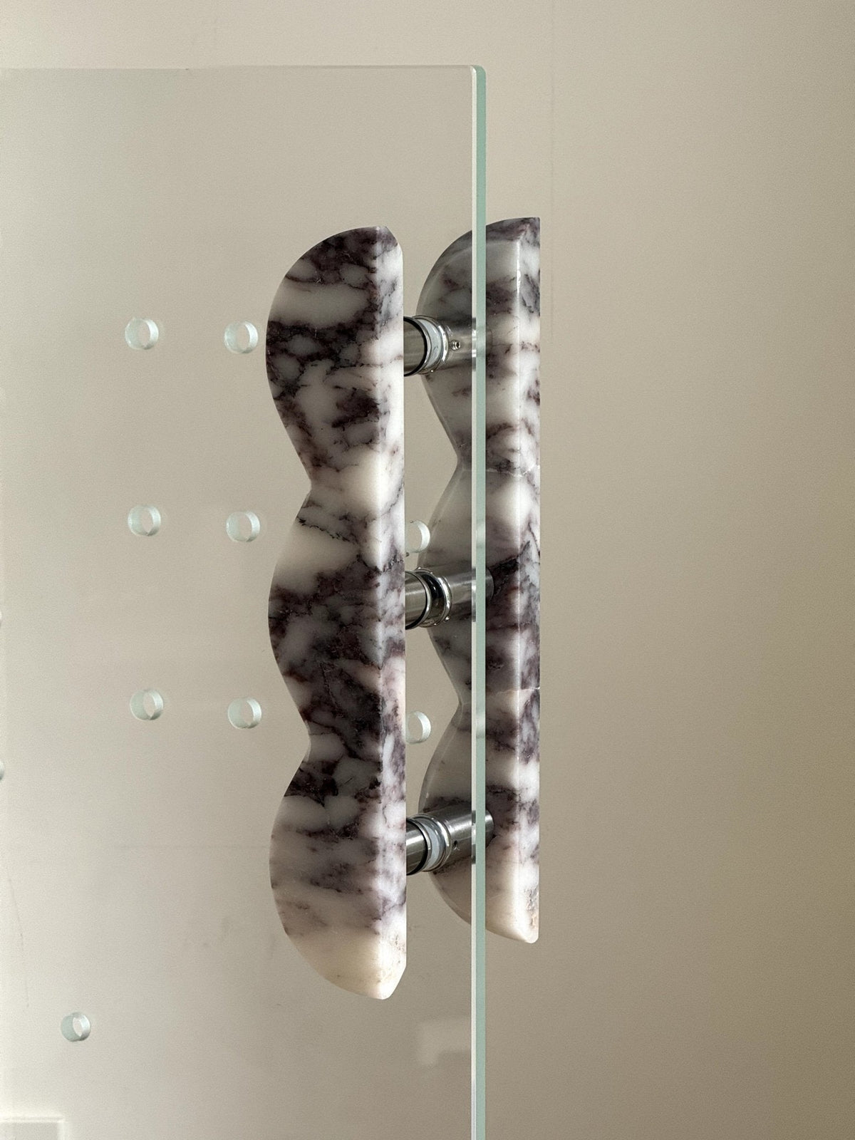 Sculptural Marble Twin-Curve Pull Handle for Cabinetry and Furniture