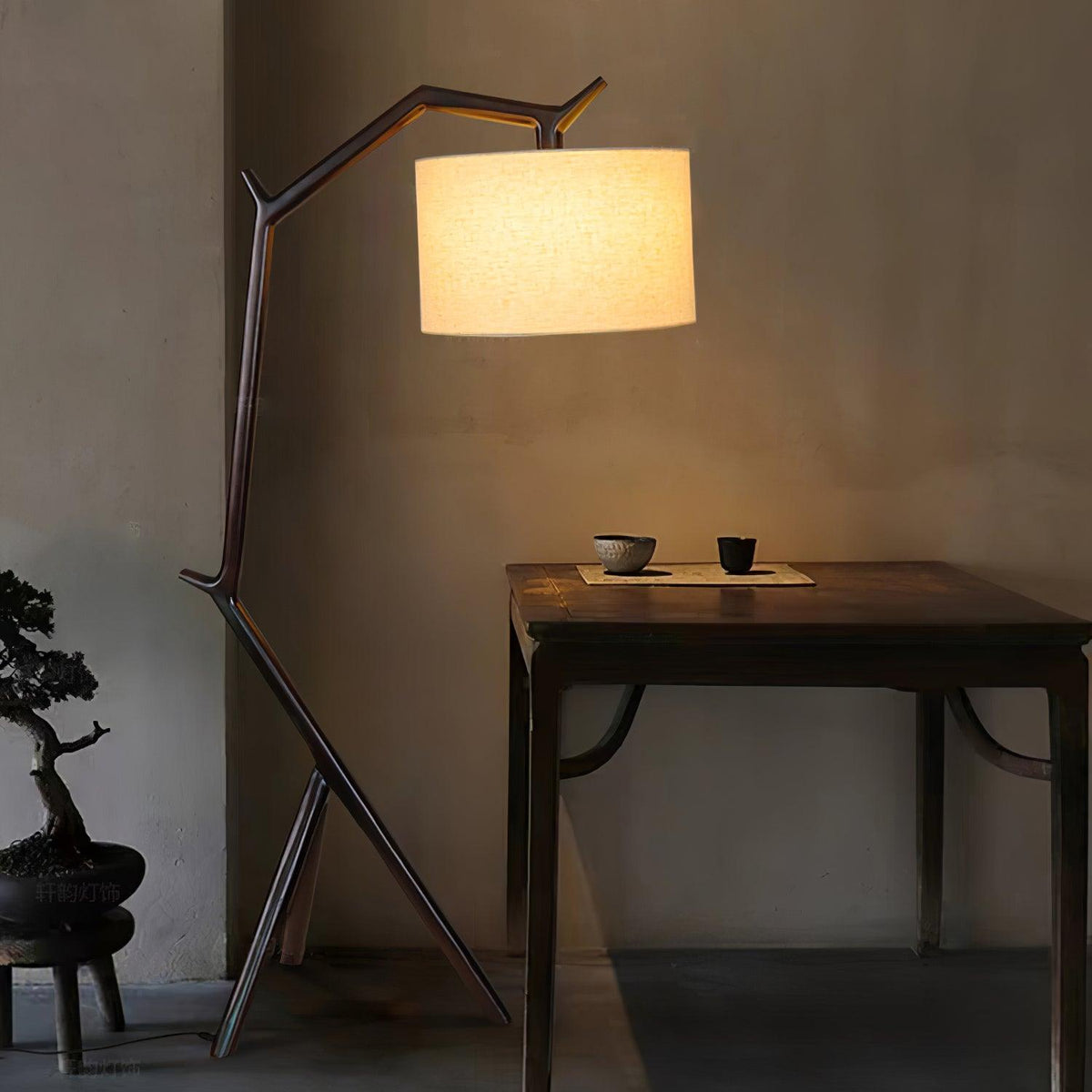 umahi-floor-lamp