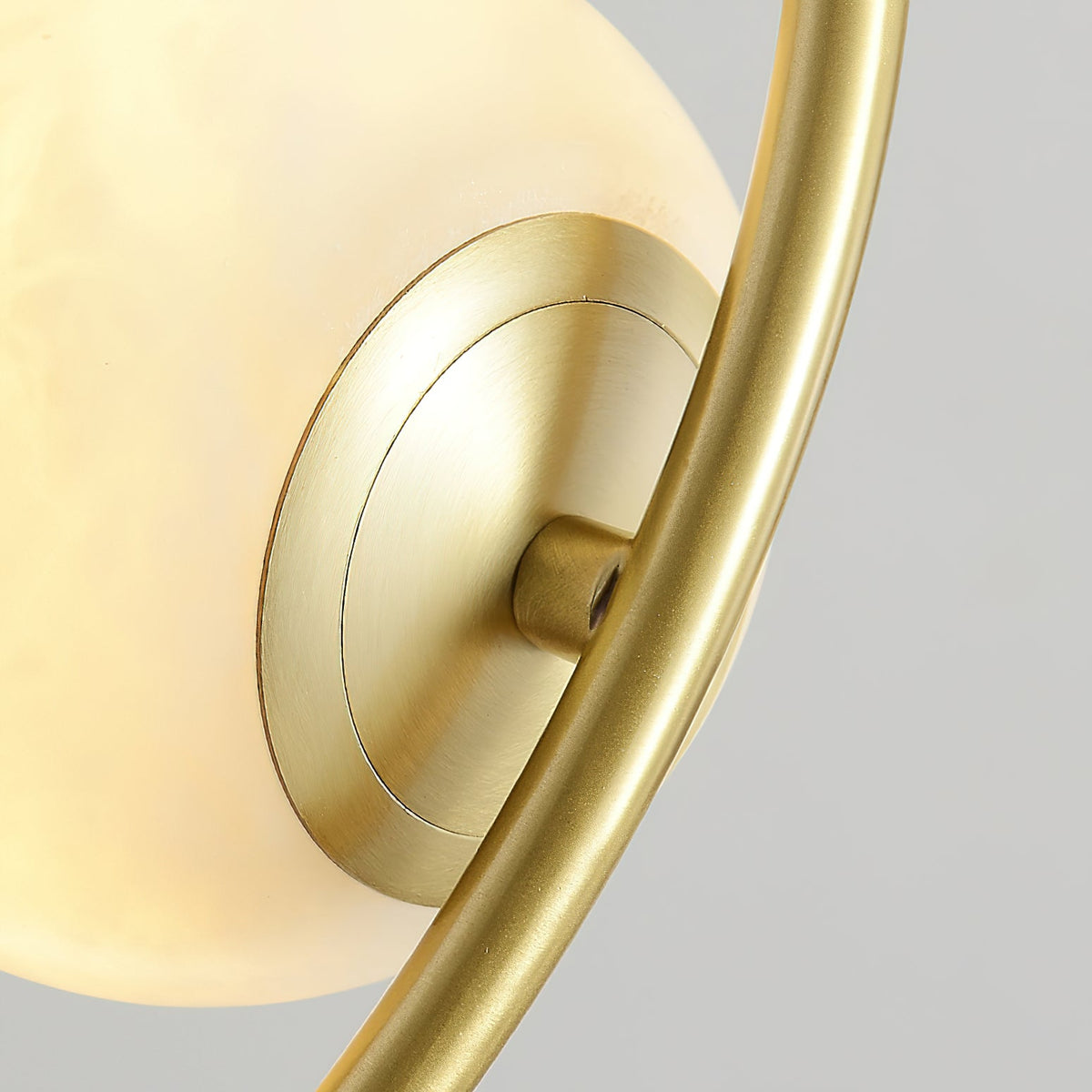 uva-curved-pendant-lamp