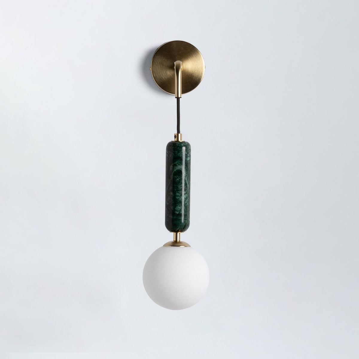 valenes-wall-lamp