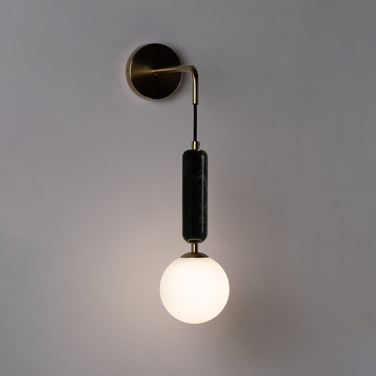 valenes-wall-lamp