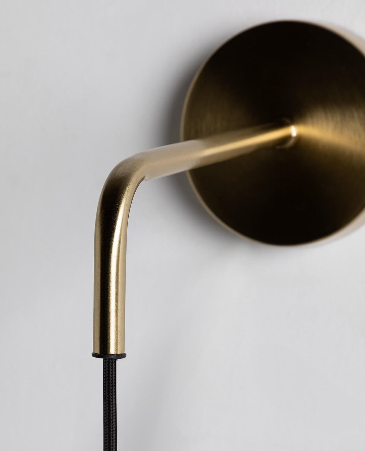 valenes-wall-lamp