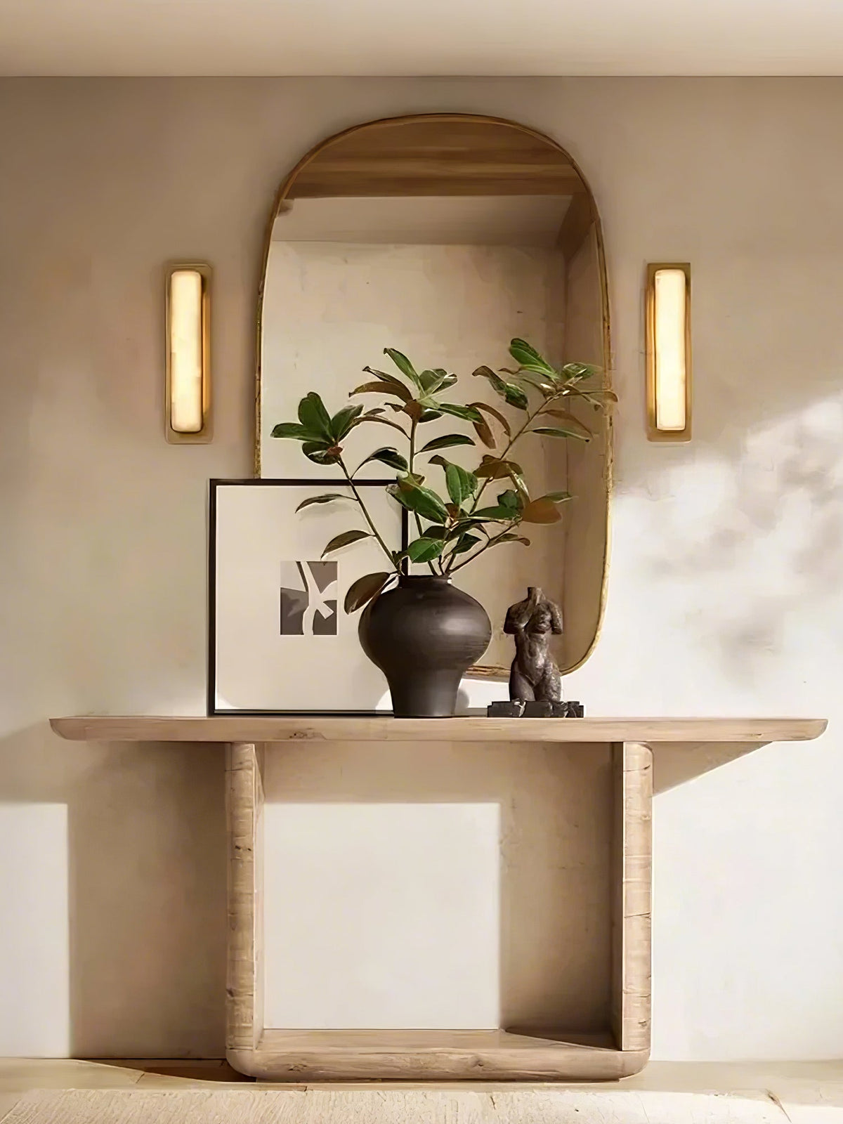 Velmora Alabaster Wall Sconce – Modern LED Wall Light in Gold or Black