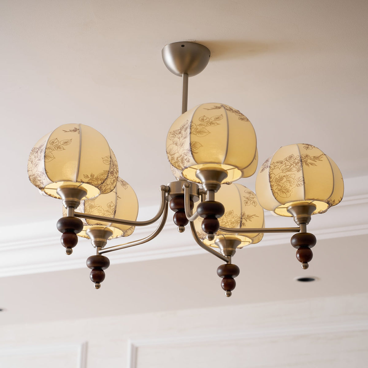 Velvet Petal Chandelier – Modern Fabric Pendant Light for Dining Room and Living Room