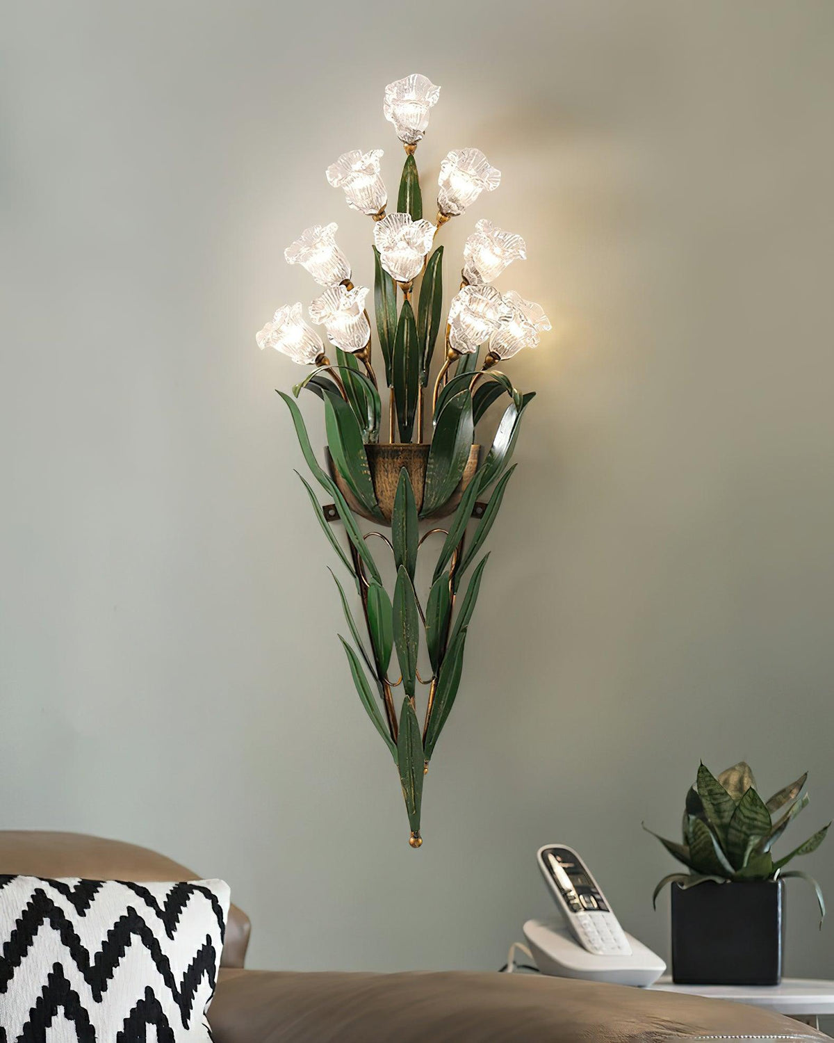 verdant-blossom-wall-lamp