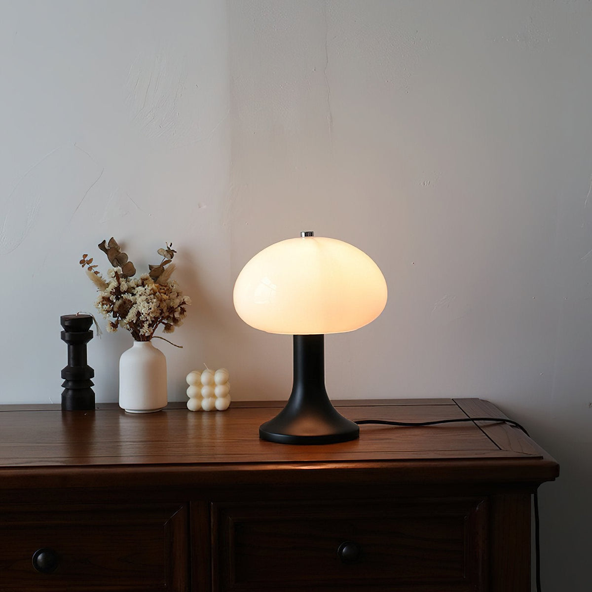 VeroMan Table Lamp